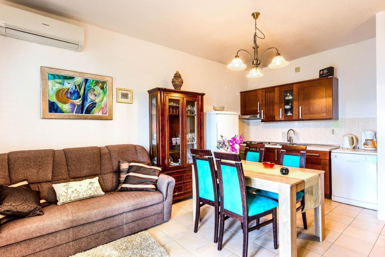 Family Friendly Seaside Apartments Rogoznica - 2010 Luaran gambar