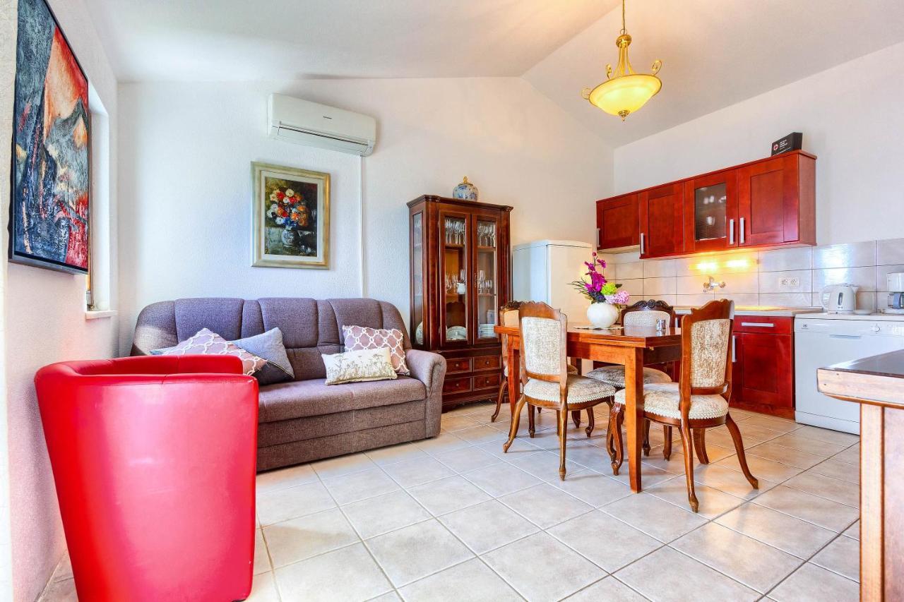 Family Friendly Seaside Apartments Rogoznica - 2010 Luaran gambar
