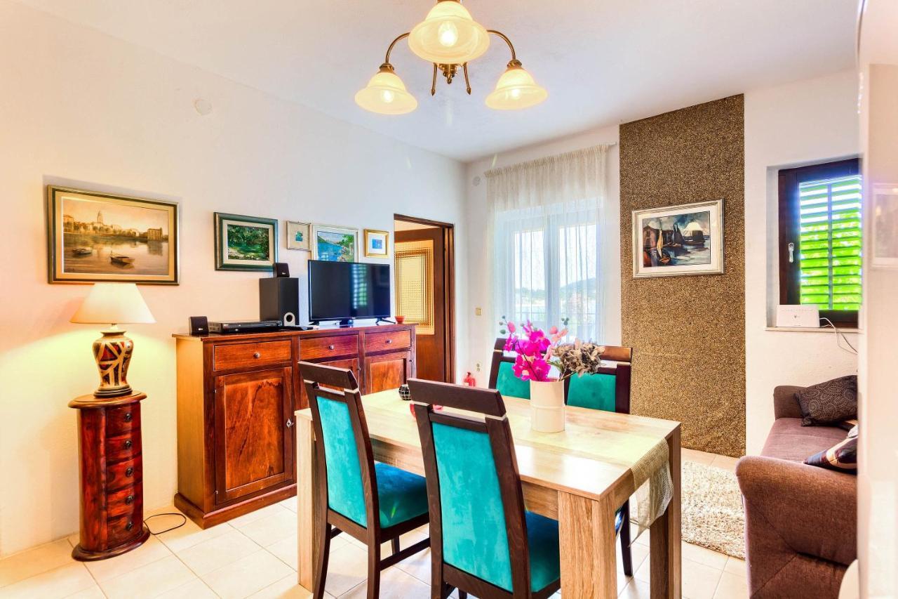Family Friendly Seaside Apartments Rogoznica - 2010 Luaran gambar