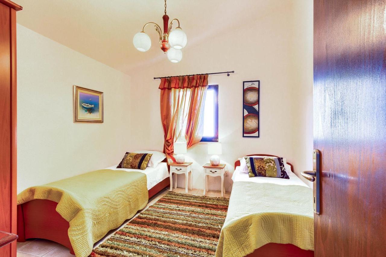 Family Friendly Seaside Apartments Rogoznica - 2010 Luaran gambar