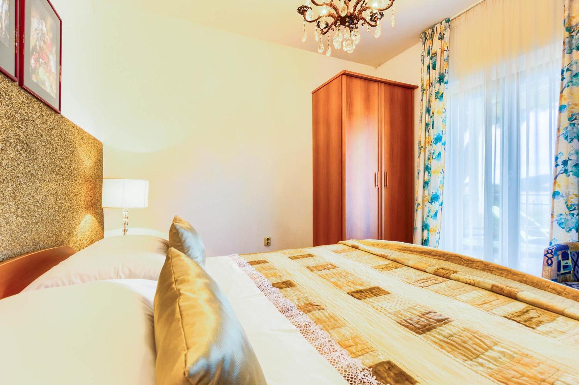 Family Friendly Seaside Apartments Rogoznica - 2010 Bilik gambar