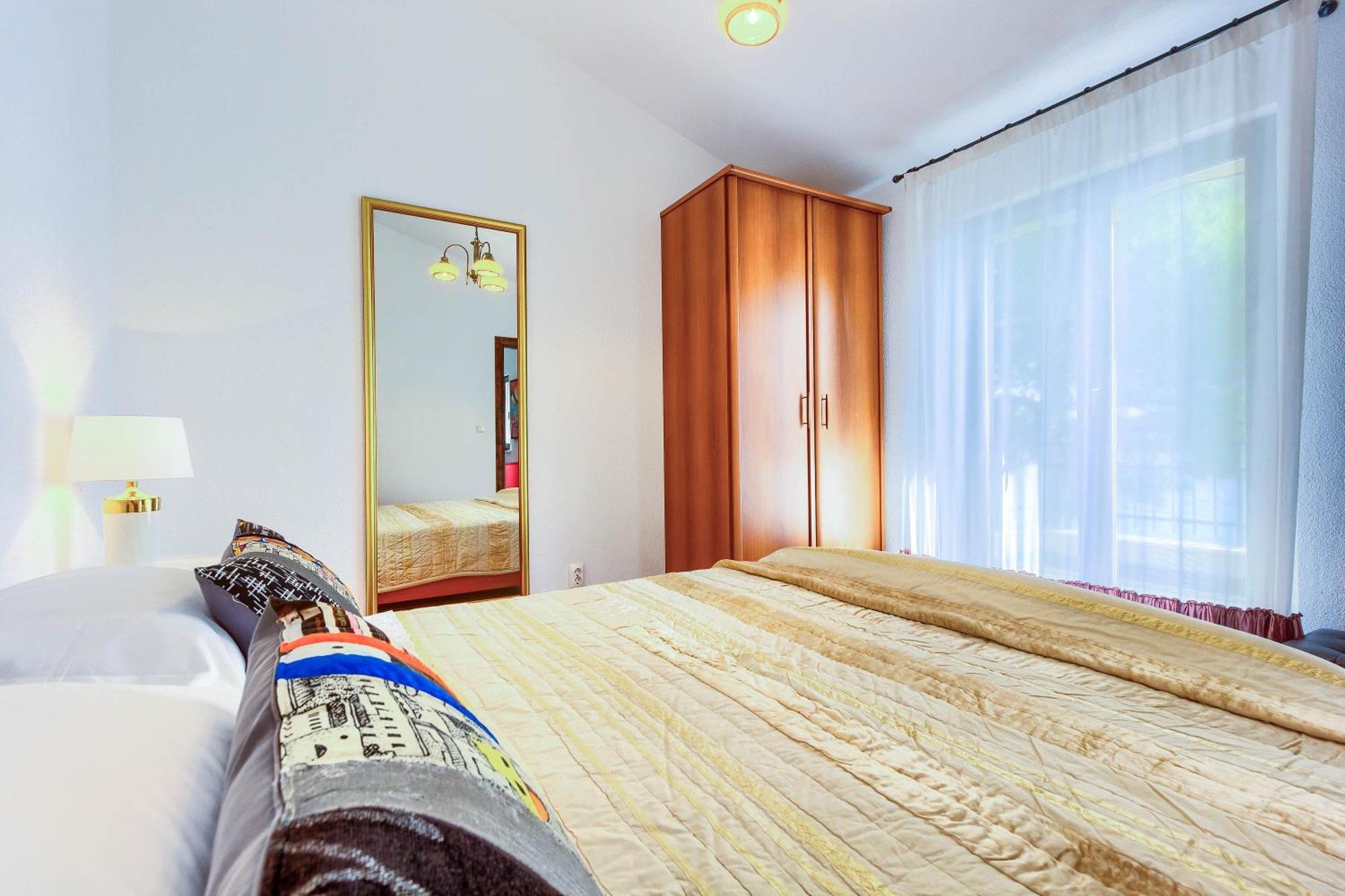 Family Friendly Seaside Apartments Rogoznica - 2010 Bilik gambar
